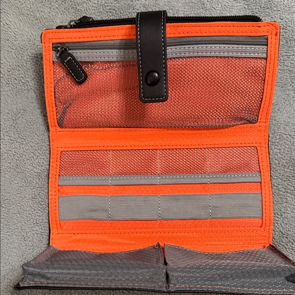 Harley-Davidson Black Snap Wallet: EXCELLENT CONDITION - Picture 2 of 6